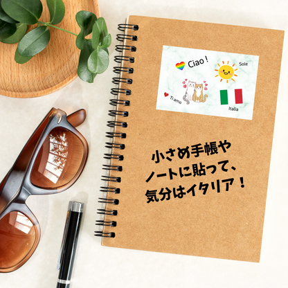 薄いカラー背景。左側に茶色系サングラス。左上に葉っぱ。右側に薄茶色ノート内に商品１枚と日本語文字。